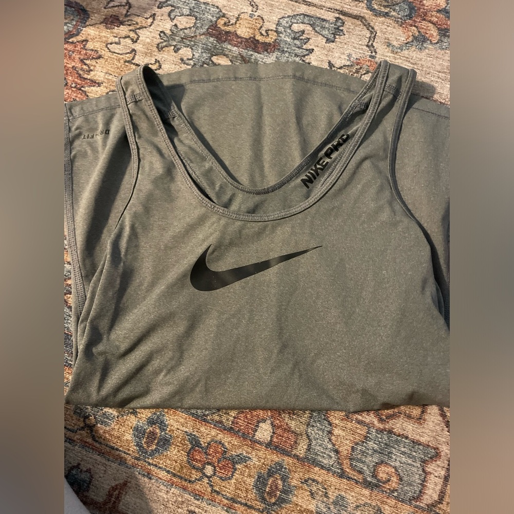 Nike tank